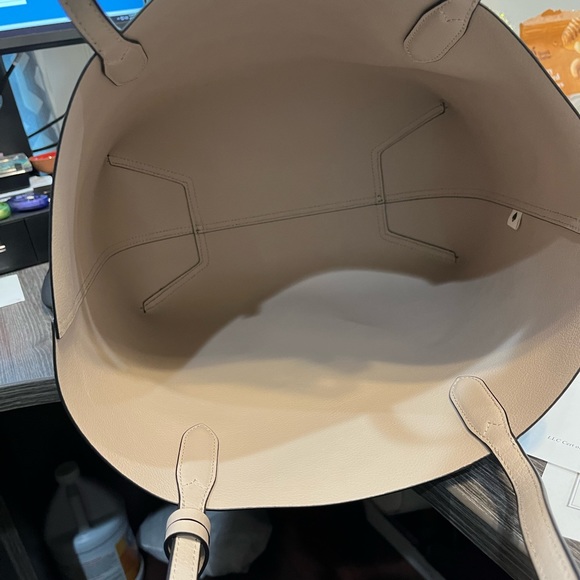 Brand New Reversible Kate Spade Tote used once beautiful Taupe and Black - Picture 2 of 10